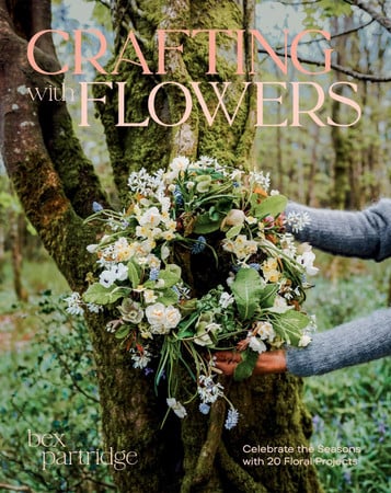 Crafting Wiith Flowers: celebrate the seasons with 20 floral projects by Partridge, Bex
