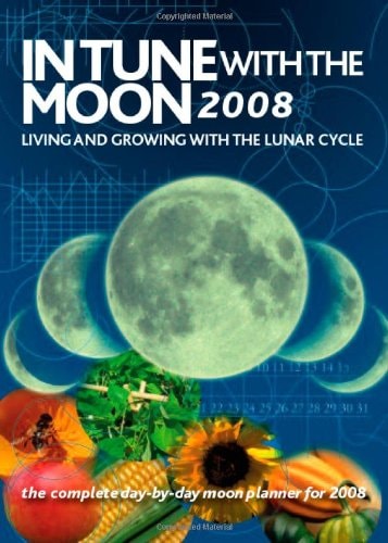 In Tune with the Moon: Living and Growing with the Lunar Cycle (shelf worn) by -