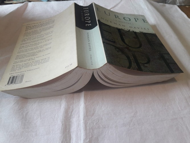 Europe A History (Shelfworn) by Norman Davies