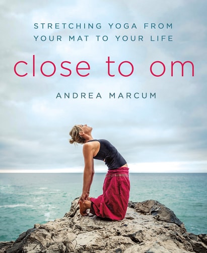 Close To Om: Stretching-Yoga von Ihrer Matte in Ihr Leben von Andrea Marcum (TXS)