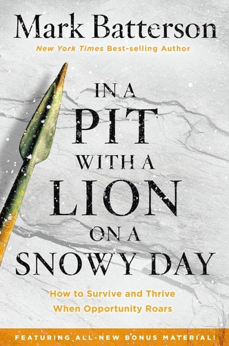 In a Pit with a Lion on a Snowy Day: How to Survive and Thrive(shelfworn) When Opportunity Roars by Mark Batterson